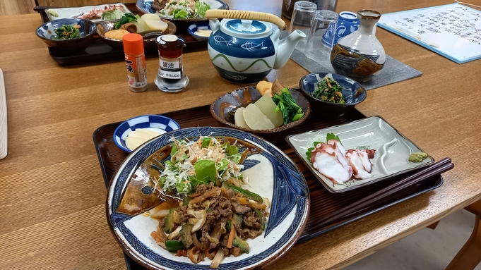 【夕食付（エアコンフリー）】創作沖縄料理とサービスの泡盛で沖縄の食文化を満喫！朝はゆっくりお休み